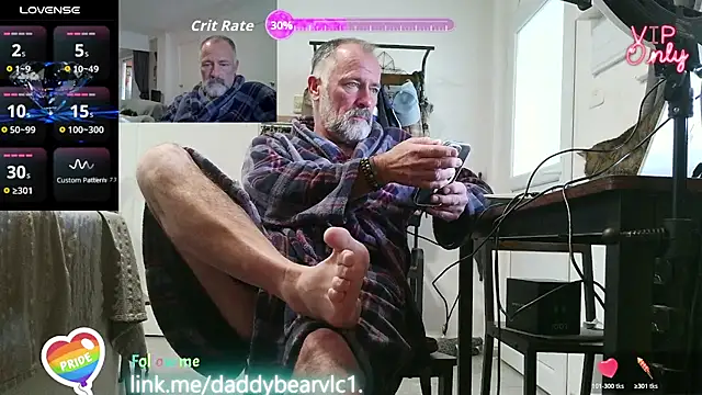 Snapshot of DaddybearVLC chatting on February 4, 2:01 pm DaddybearVLC online show from February 4, 2:01 pm