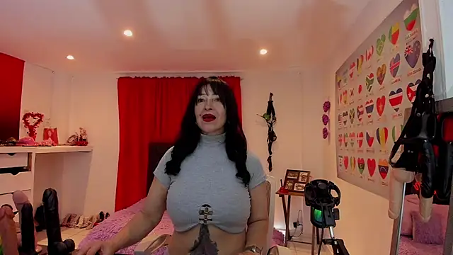 Snapshot of Sarah_teiku chatting on May 25, 6:25 pm Sarah teiku online show from May 25, 6:25 pm