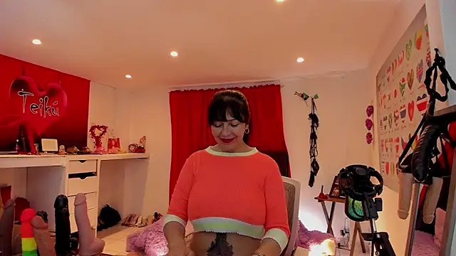Snapshot of Sarah_teiku chatting on June 9, 6:52 pm Sarah teiku online show from June 9, 6:52 pm