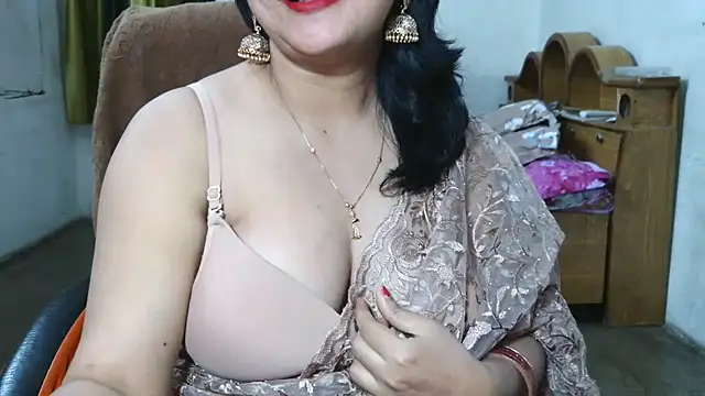 Snapshot of Cute_Mahi22 chatting on July 12, 7:10 am Cute Mahi22 online show from July 12, 7:10 am
