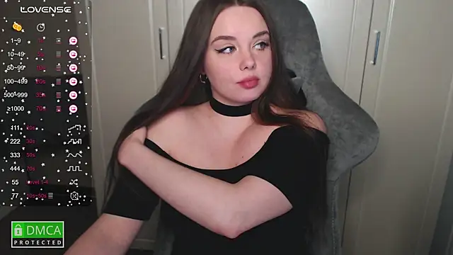 Snapshot of aliice_cutie chatting on February 2, 10:49 pm aliice cutie online show from February 2, 10:49 pm