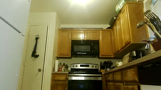 Snapshot of DiamondMonroeXo chatting on October 24, 3:52 pm DiamondMonroeXo online show from October 24, 3:52 pm