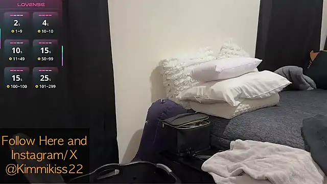 kimmiakiss22 online show from November 1, 11:40 pm