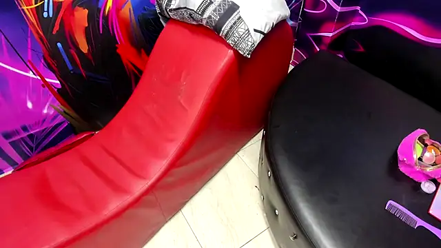 Snapshot of hot-threesome chatting on November 27, 4:14 am hot-threesome online show from November 27, 4:14 am