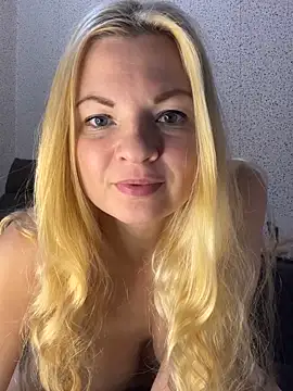 Snapshot of Julia_beauty chatting on December 17, 9:43 pm Julia beauty online show from December 17, 9:43 pm