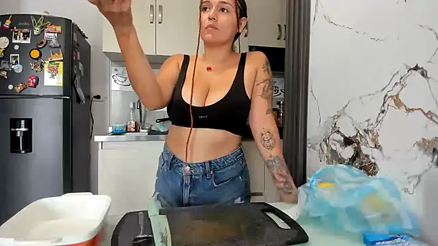 Snapshot of samantha_cherry chatting on July 8, 3:27 pm samantha cherry online show from July 8, 3:27 pm