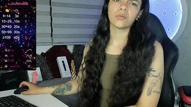 Snapshot of natasha_logan_ chatting on August 7, 4:03 am natasha logan online show from August 7, 4:03 am