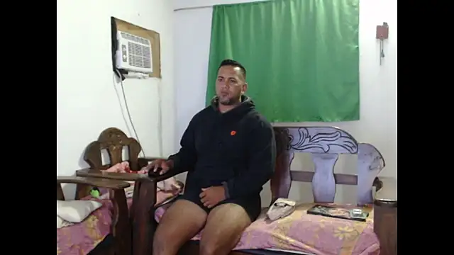 Snapshot of lover_1994 chatting on November 27, 9:55 am lover 1994 online show from November 27, 9:55 am