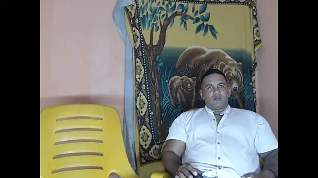 Snapshot of lover_1994 chatting on June 25, 9:47 am lover 1994 online show from June 25, 9:47 am