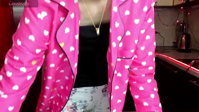 TayanaJons online show from February 6, 11:10 am