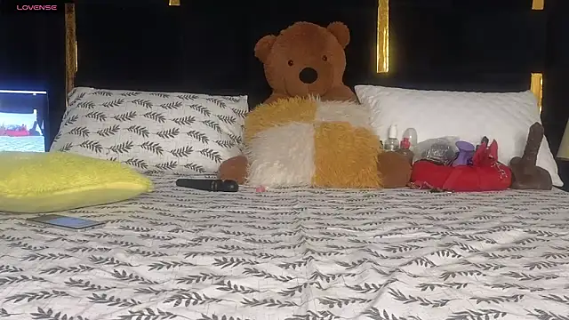 Snapshot of Sexy_sharntel chatting on October 13, 11:05 pm Sexy sharntel online show from October 13, 11:05 pm