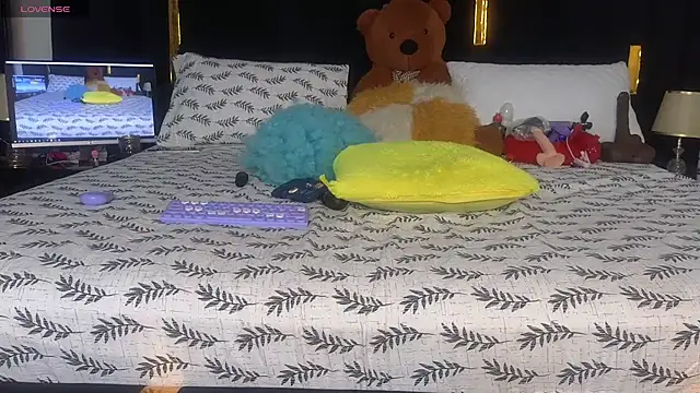 Snapshot of Sexy_sharntel chatting on October 15, 11:43 am Sexy sharntel online show from October 15, 11:43 am