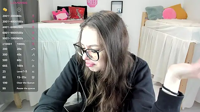 Snapshot of 18perfecttits chatting on December 11, 12:02 pm 18perfecttits online show from December 11, 12:02 pm