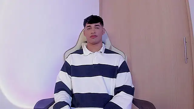 Jimmy Leeh  online show from December 1, 9:37 pm