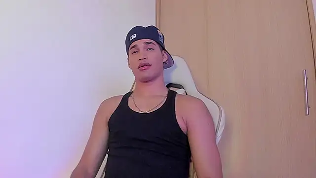 Jimmy Leeh  online show from December 14, 9:35 pm