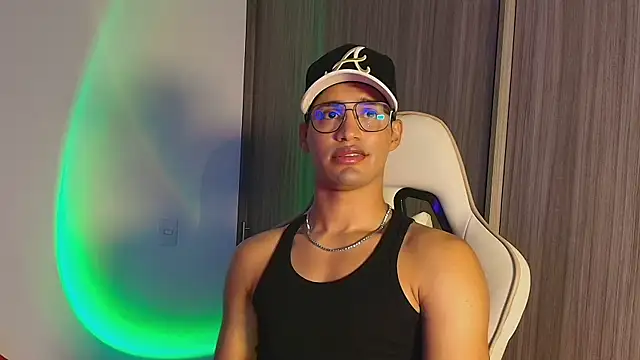 Jimmy Leeh  online show from October 12, 11:15 pm