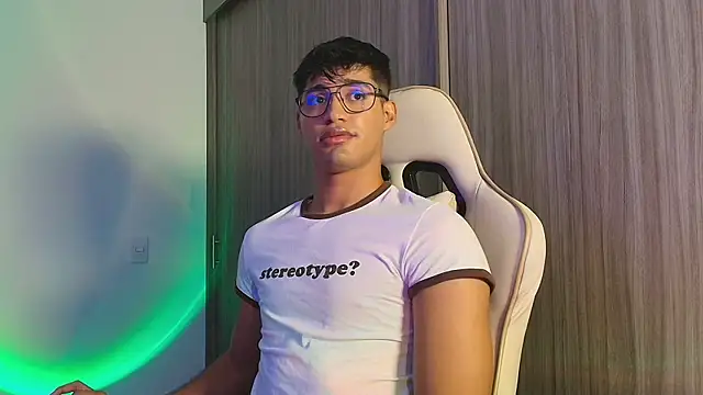 Jimmy Leeh  online show from October 19, 9:15 pm