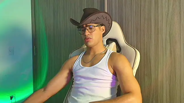 Jimmy Leeh  online show from October 31, 3:40 am