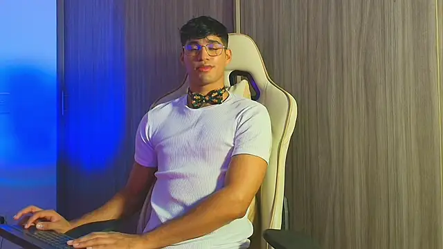 Jimmy Leeh  online show from November 9, 3:38 am