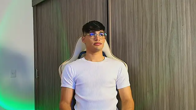 Jimmy Leeh  online show from December 2, 4:40 am