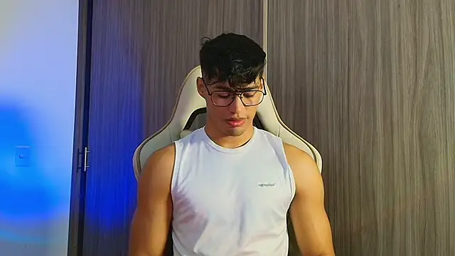 Jimmy Leeh  online show from December 4, 4:44 am