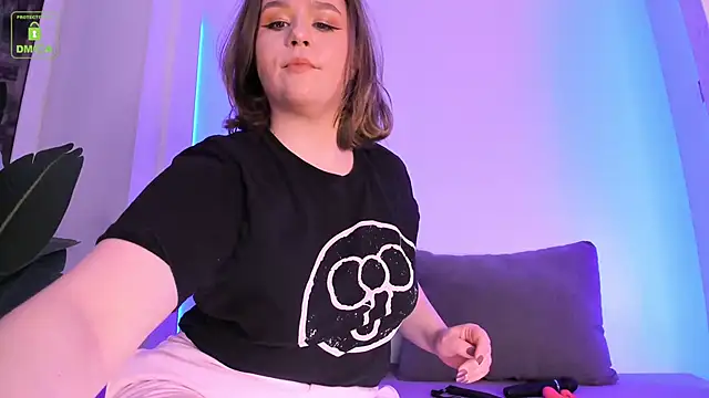 Snapshot of ErikaLust chatting on October 22, 4:13 am ErikaLust online show from October 22, 4:13 am