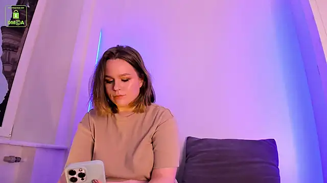 Snapshot of ErikaLust chatting on October 23, 4:12 am ErikaLust online show from October 23, 4:12 am