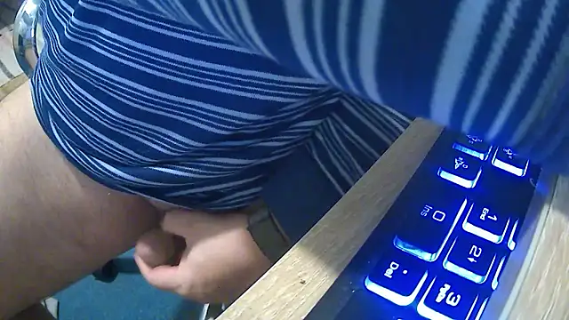 Snapshot of GYurmoka70 chatting on October 26, 6:19 am GYurmoka70 online show from October 26, 6:19 am