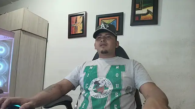 myke andrade online show from December 14, 1:11 am