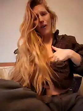 Snapshot of GoldenFlameGoddess chatting on February 7, 10:30 pm GoldenFlameGoddess online show from February 7, 10:30 pm