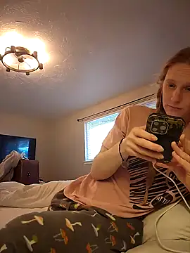Snapshot of GoldenFlameGoddess chatting on February 12, 12:05 am GoldenFlameGoddess online show from February 12, 12:05 am