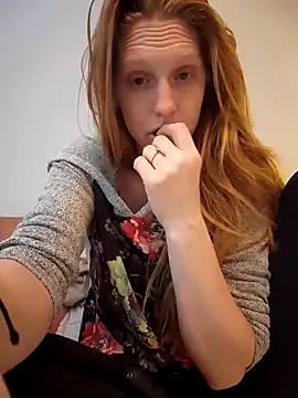 Snapshot of GoldenFlameGoddess chatting on February 16, 10:43 pm GoldenFlameGoddess online show from February 16, 10:43 pm
