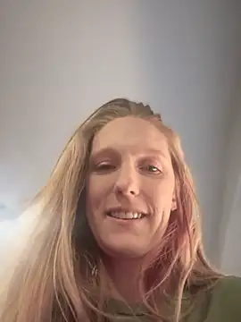 Snapshot of GoldenFlameGoddess chatting on February 20, 10:26 pm GoldenFlameGoddess online show from February 20, 10:26 pm