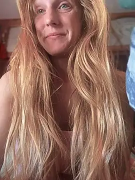 Snapshot of GoldenFlameGoddess chatting on March 20, 3:36 pm GoldenFlameGoddess online show from March 20, 3:36 pm