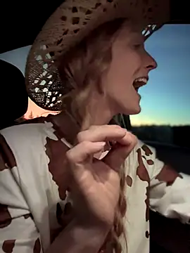 GoldenFlameGoddess online show from November 3, 1:29 am