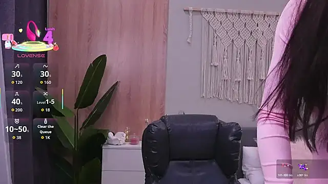 Snapshot of Molly_Jons chatting on December 5, 1:03 am Molly Jons online show from December 5, 1:03 am