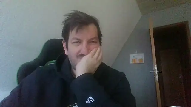 Snapshot of Golffahrer1982 chatting on November 8, 10:04 am Golffahrer1982 online show from November 8, 10:04 am