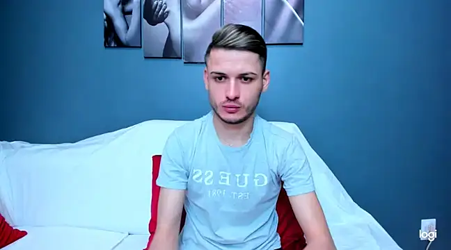 Snapshot of andboyfor6 chatting on January 19, 9:22 am andboyfor6 online show from January 19, 9:22 am