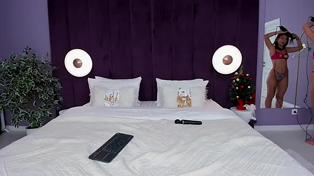 Snapshot of LilyRaisa chatting on December 14, 6:56 am LilyRaisa online show from December 14, 6:56 am