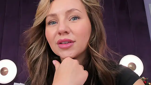 Snapshot of LilyRaisa chatting on January 9, 9:27 am LilyRaisa online show from January 9, 9:27 am