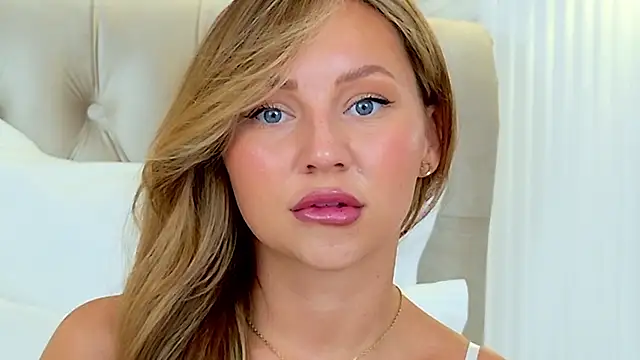 Snapshot of LilyRaisa chatting on February 20, 7:34 am LilyRaisa online show from February 20, 7:34 am