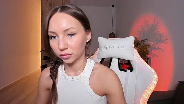 LilyRaisa online show from January 18, 4:16 am