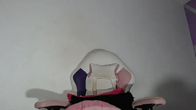 missleina-69 online show from March 12, 10:07 pm