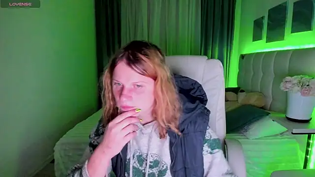 Kathlyn  Heath online show from October 28, 7:16 pm