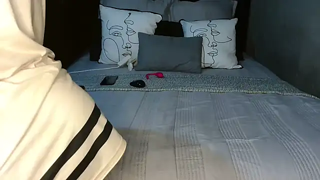 Snapshot of CURVEYDOLLXX chatting on November 25, 8:36 am CURVEYDOLLXX online show from November 25, 8:36 am