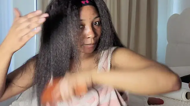 Snapshot of sexycabdy chatting on November 3, 2:29 pm sexycabdy online show from November 3, 2:29 pm