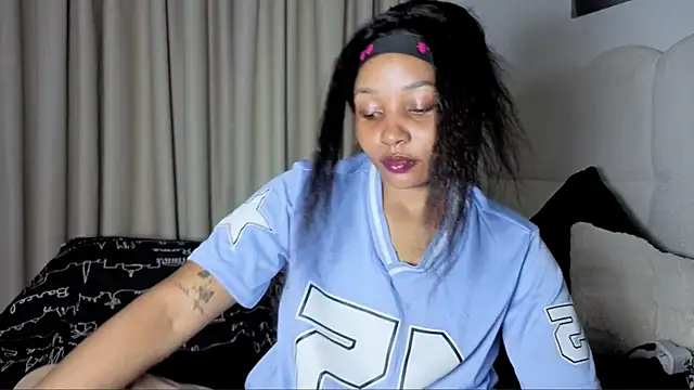 Snapshot of sexycabdy chatting on November 18, 9:08 pm sexycabdy online show from November 18, 9:08 pm