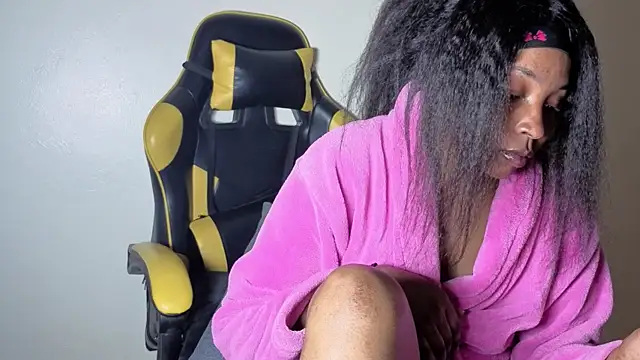 Snapshot of sexycabdy chatting on December 3, 4:05 pm sexycabdy online show from December 3, 4:05 pm