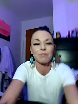 Snapshot of cammyquart chatting on November 4, 3:49 am cammyquart online show from November 4, 3:49 am