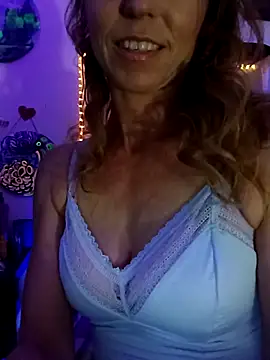 Snapshot of cammyquart chatting on November 5, 2:55 am cammyquart online show from November 5, 2:55 am